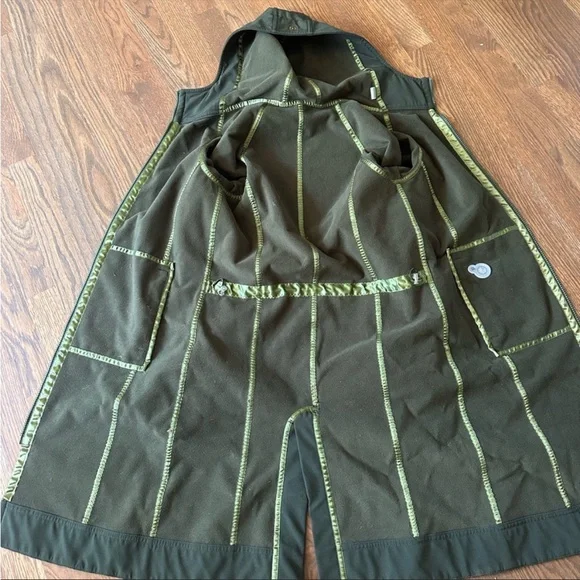 Lululemon Rain Coat - Picture 2 of 4